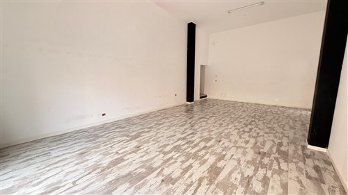 Locale Commerciale con Posto Auto Privato. Locato!